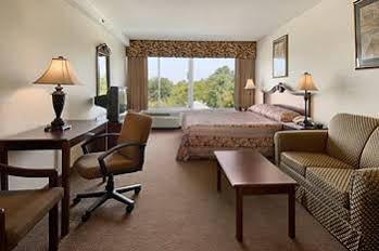 Wynnwood Plaza Hotel - Newport News Eksteriør bilde
